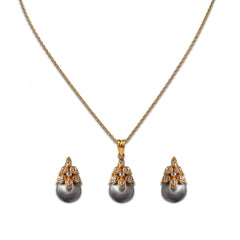 Dripping Grey Pearls